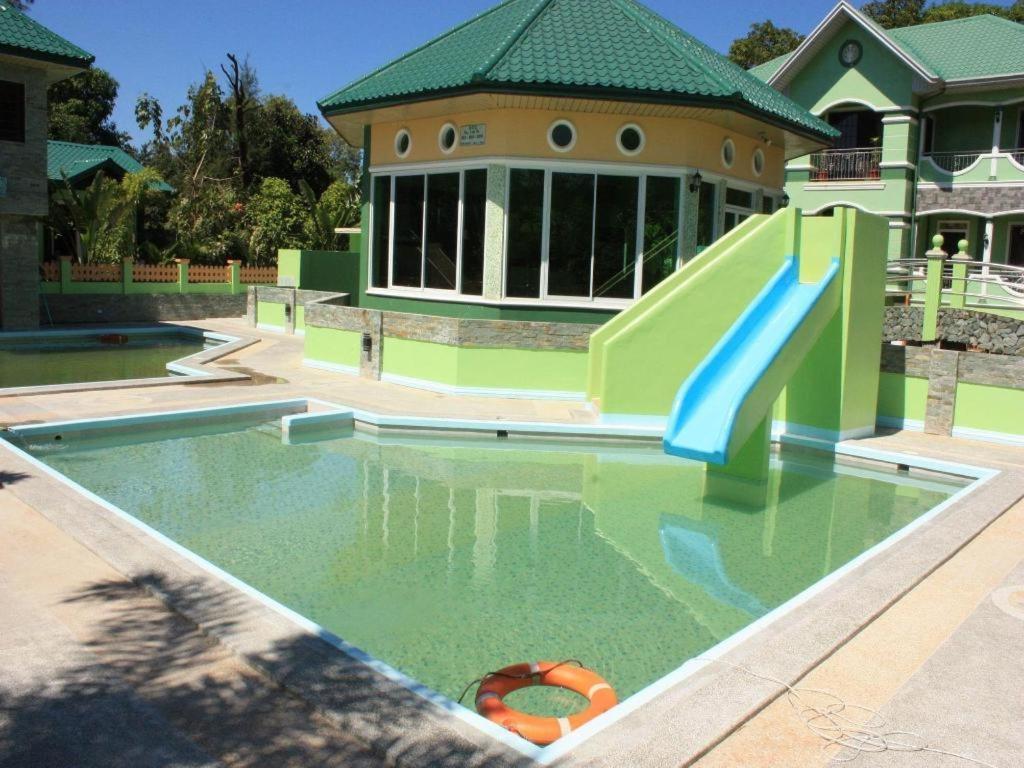 Dureme Mansion Hotel And Resort Castillejos Exterior photo