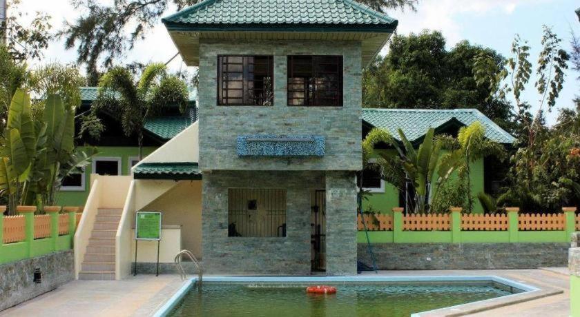 Dureme Mansion Hotel And Resort Castillejos Exterior photo